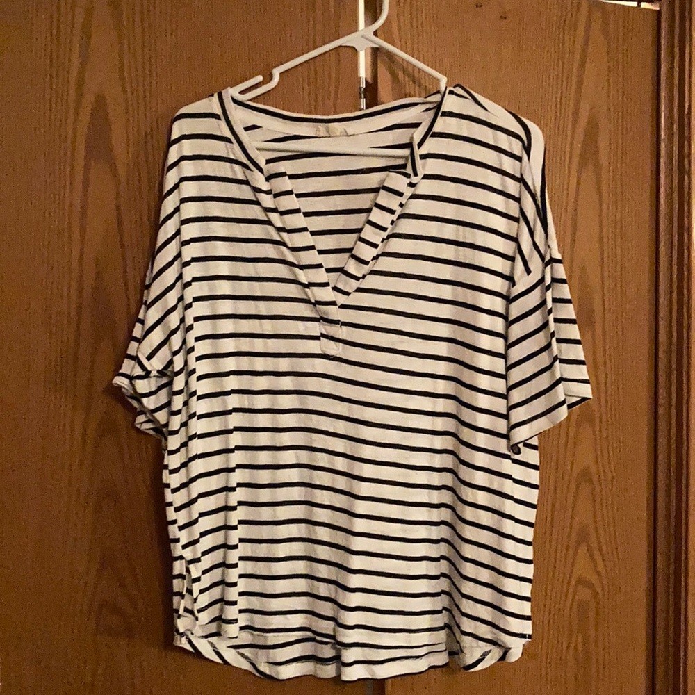 Striped v-neck tee